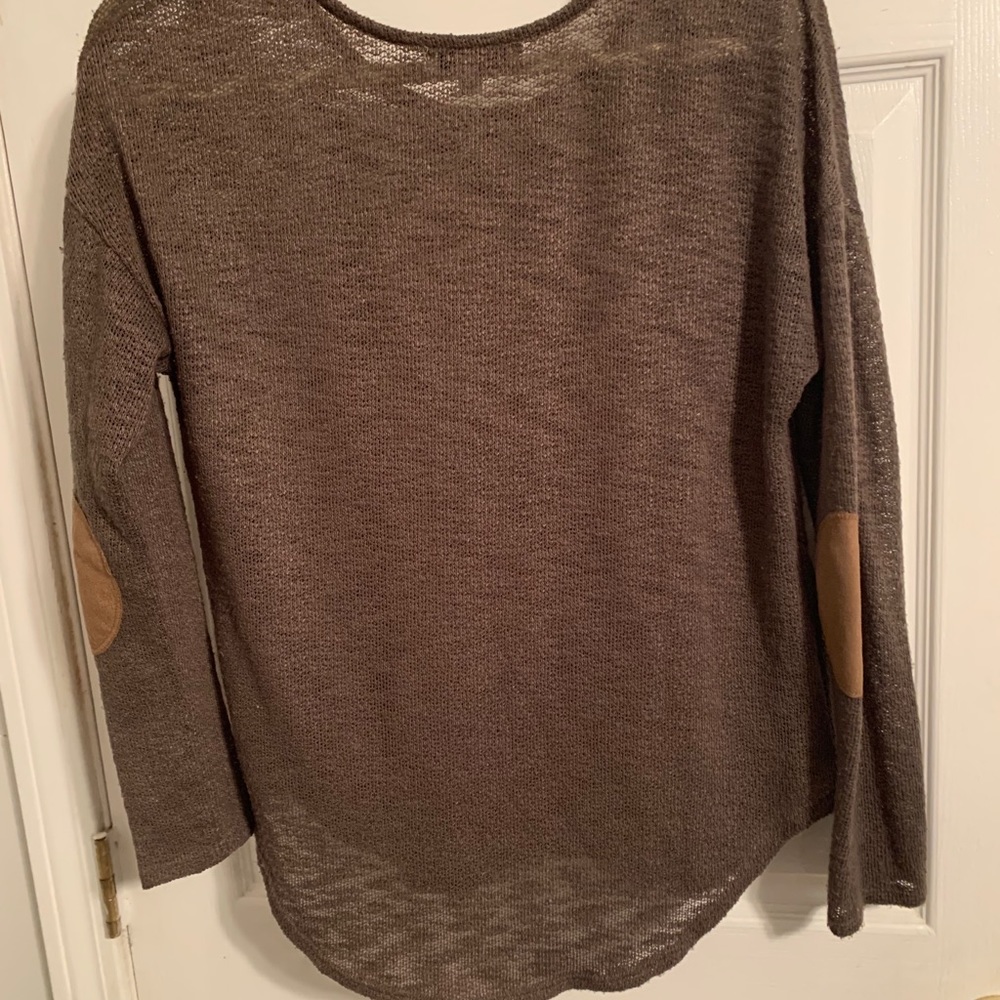 Brown top with suede elbow!